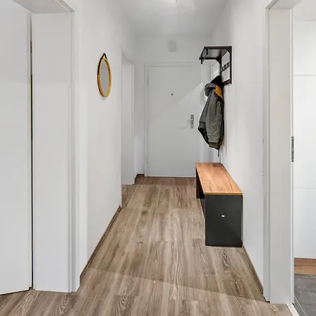 Apartment Modern 3-br Apmt. Sleeps 6+ *