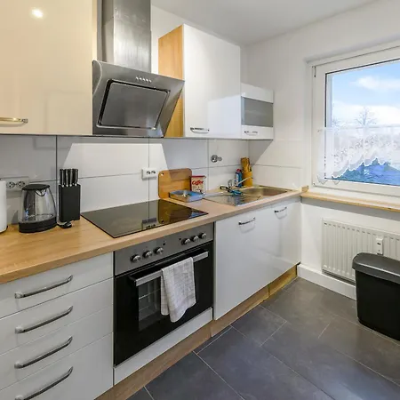 Apartment Modern 3-br Apmt. Sleeps 6+ *
