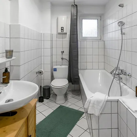 Modern 3-br Apmt. Sleeps 6+ * Essen